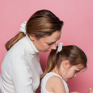 Subtelne Ecru - scrunchie dziecięca - obrazek 5